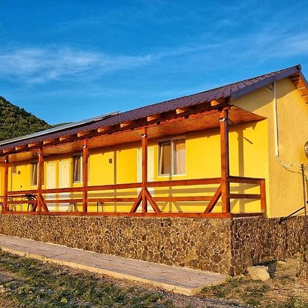 Cabana Varad Coronini Moldova Veche Exterior photo