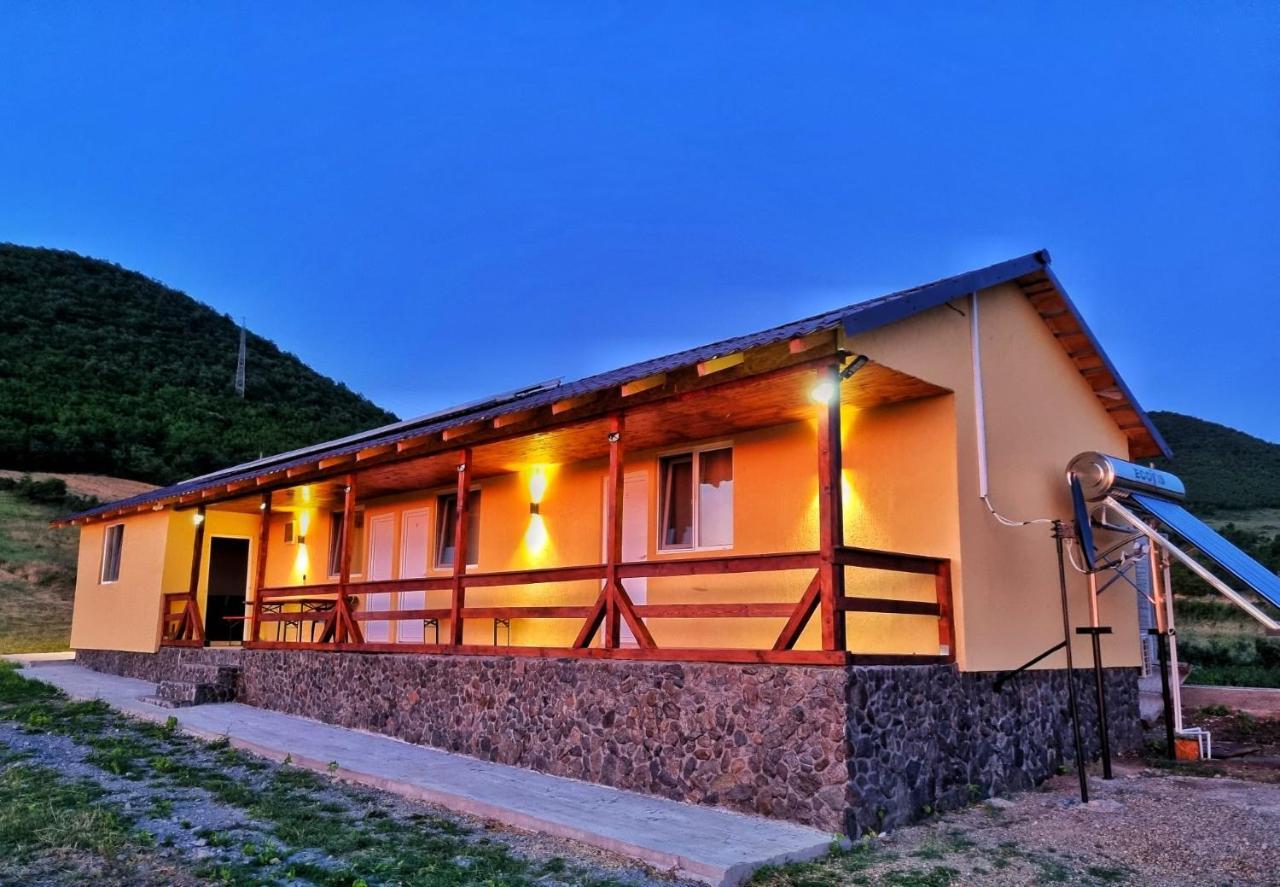 Cabana Varad Coronini Moldova Veche Exterior photo