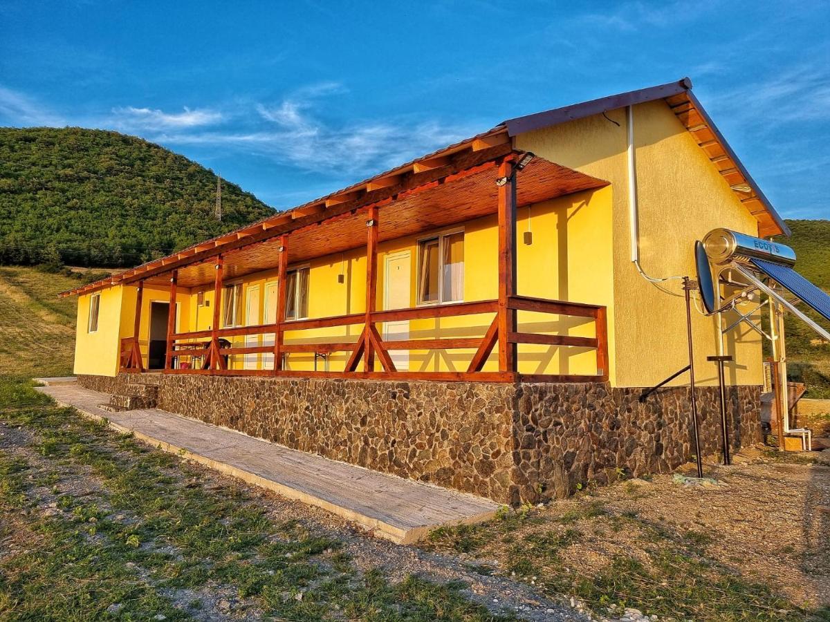 Cabana Varad Coronini Moldova Veche Exterior photo