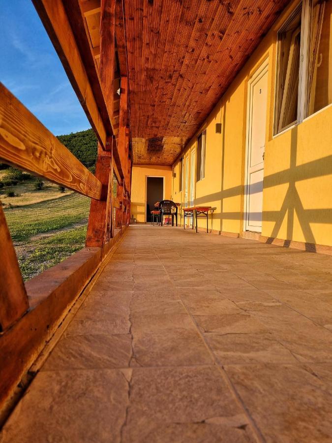 Cabana Varad Coronini Moldova Veche Exterior photo