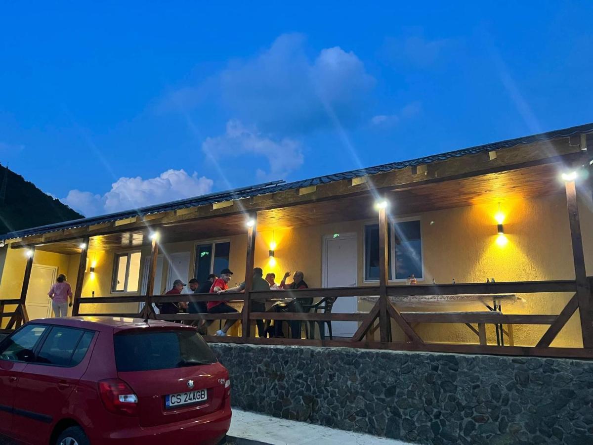 Cabana Varad Coronini Moldova Veche Exterior photo
