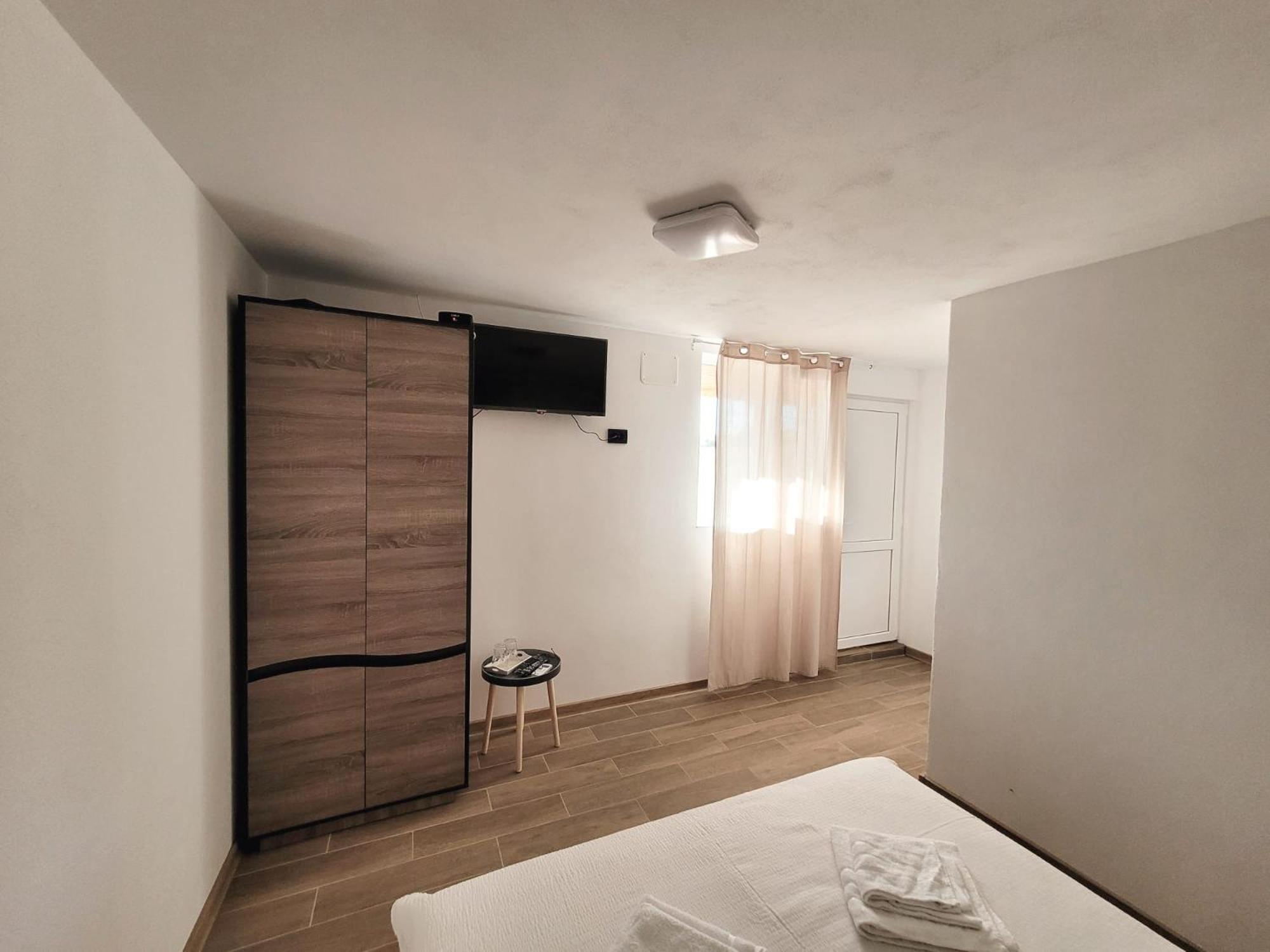 Cabana Varad Coronini Moldova Veche Exterior photo