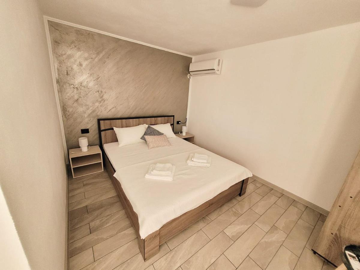 Cabana Varad Coronini Moldova Veche Exterior photo